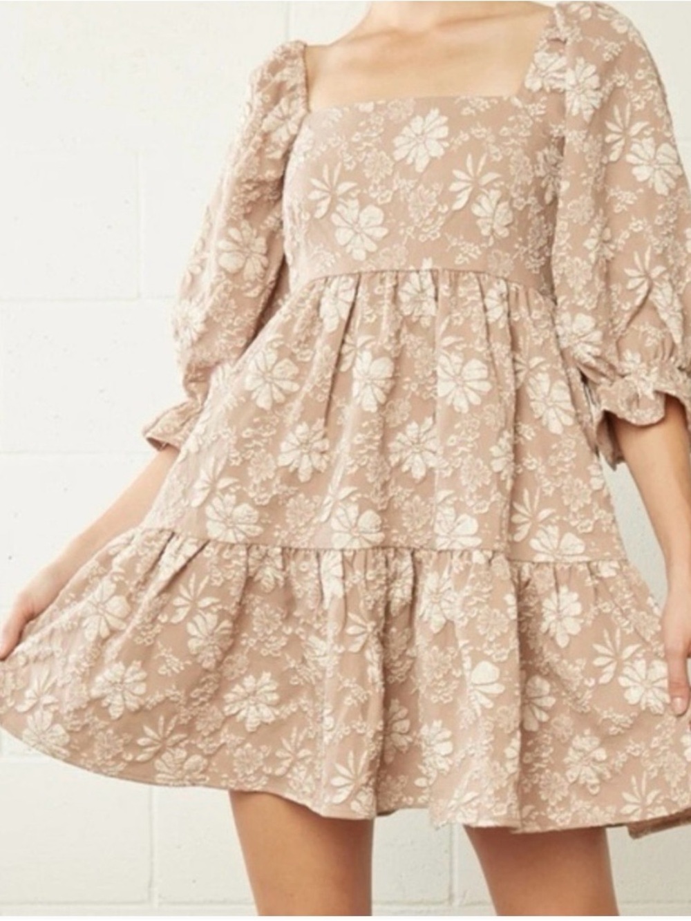 entro Beige Brocade Floral Square-Neck Tiered Mini Dress with Puff Sleeves NWT